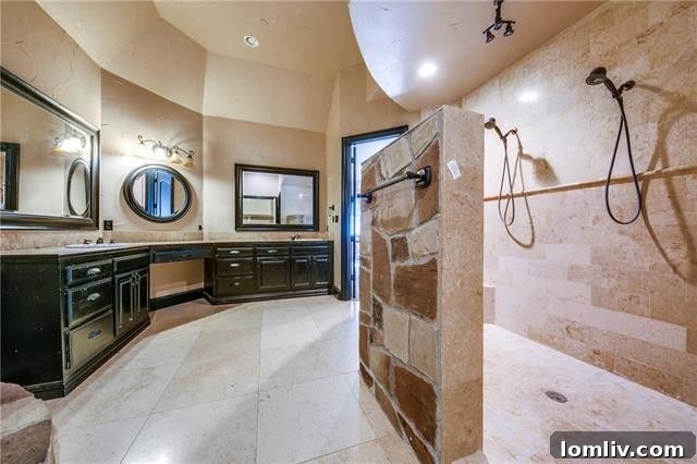 Luxurious Family Home in The Falls, Sunnyvale TX - Interior View 3