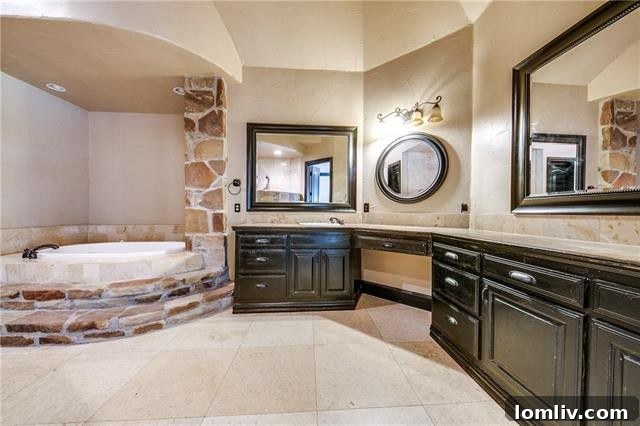 Luxurious Family Home in The Falls, Sunnyvale TX - Interior View 4