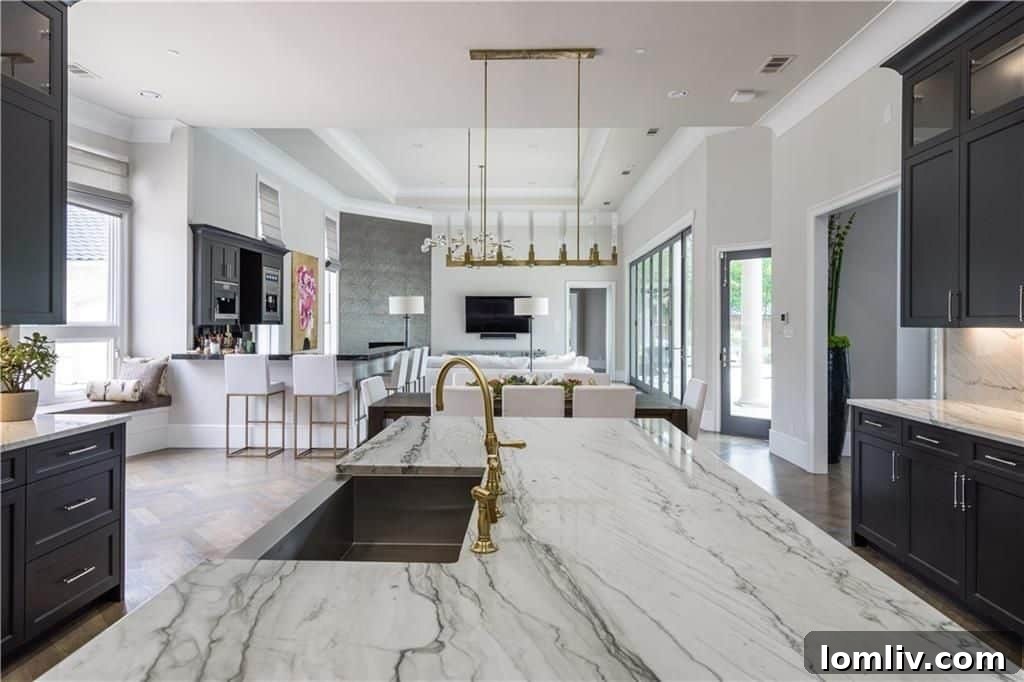 Kitchen Island and Breakfast Nook