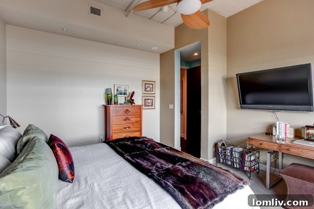 Montgomery Plaza condo en suite bathroom