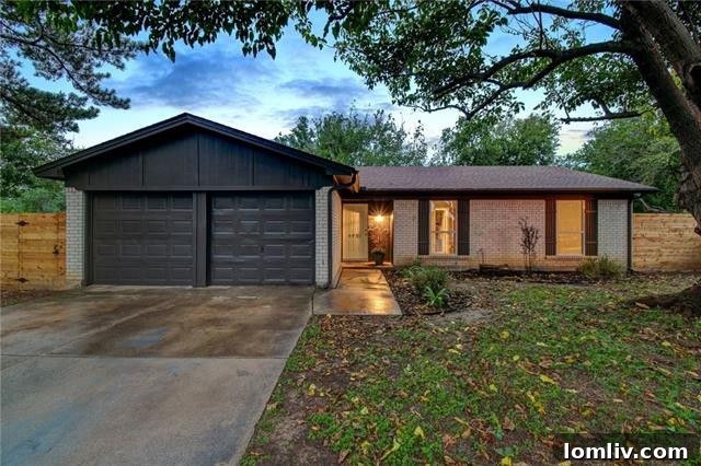 6051 Oakdale Court Watauga Interior Living Space