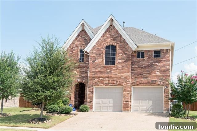 Facebook'tan İki Açık Evin İç Yüzü 3 Sachse Family Home Exterior