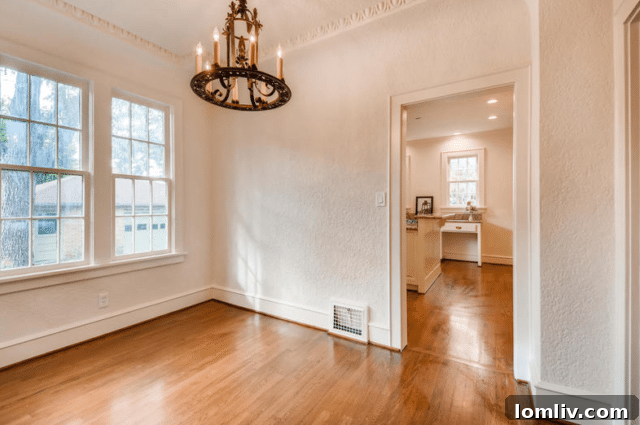 Ruth Story Wins Exclusive Windsor Place Listing 10 Cozy breakfast nook adjacent to the kitchen, perfect for casual dining