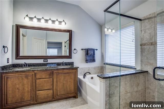 Spacious Walk-in Closet Lavon Home