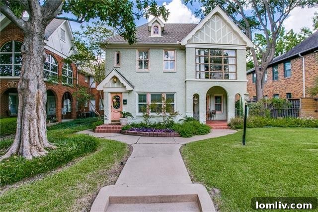 Charming Dallas Duplex for Real Estate Investment near Highland Park and Oak Lawn