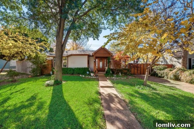 Bluffview Dallas tree-lined street with beautiful homes