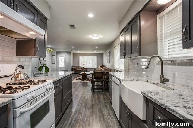 T200everglade6 - Updated Galley Kitchen with Granite and Farm Sink