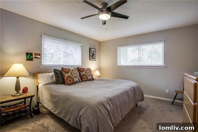 T200everglade7 - Luxurious Master Bathroom with Vessel Sink and Granite Countertop