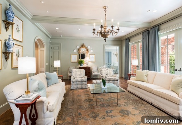 3821 Shenandoah: Upper Level Landing and Architecture