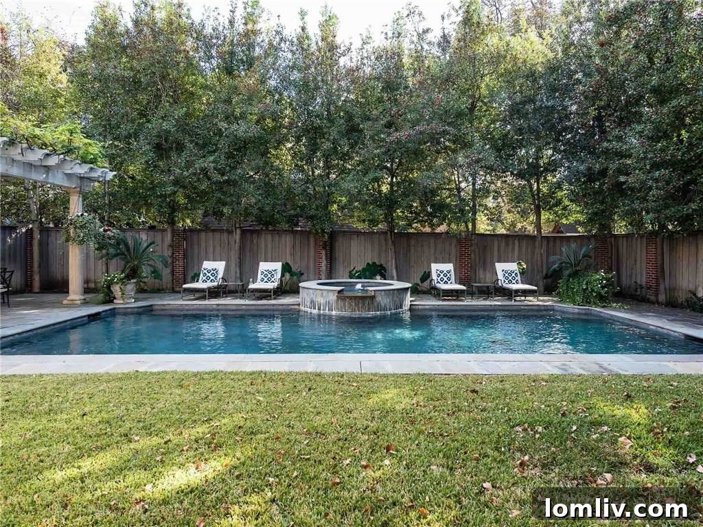 3821 Shenandoah: Exterior Architecture and Landscaping