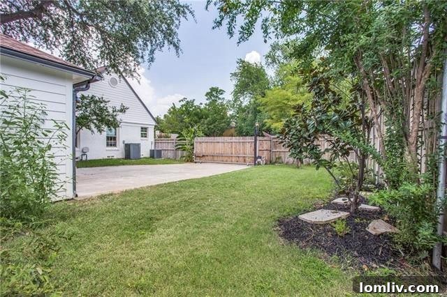 Automatic gate entrance to the property