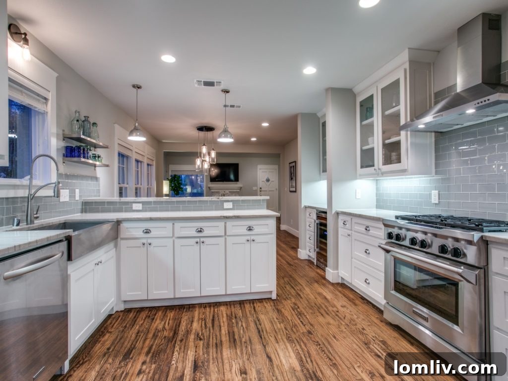 919 Valencia Street Dallas TX - High-End Kitchen Aid Appliances and Shaker Cabinets