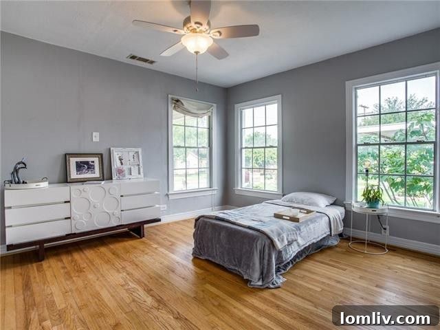 1420 Brunner Ave Interior Hallway