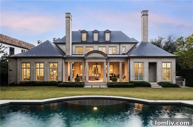 Luxurious Master Bedroom with En-suite