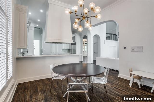 Stylish Kitchen with Dining Area - 6307 Park Lane
