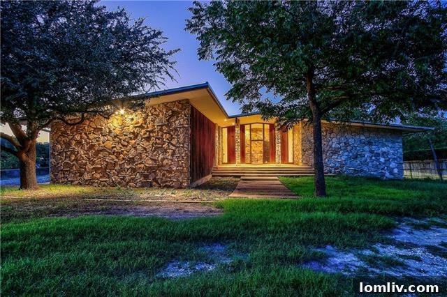 Midcentury Modern Icon on the Waterfront 3 Eagle Mountain Lake Midcentury Modern Home Exterior