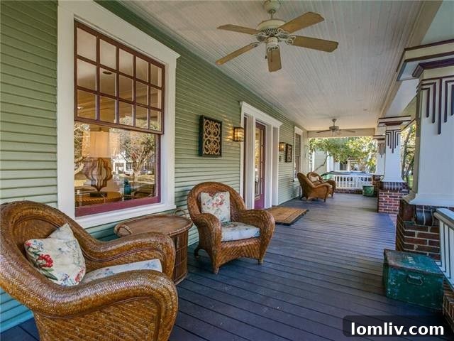 Spacious Living Room with Hardwood Floors 5118 Worth Street