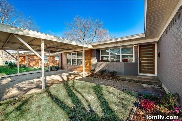 Midcentury Ranch Home Exterior in Casa View Dallas