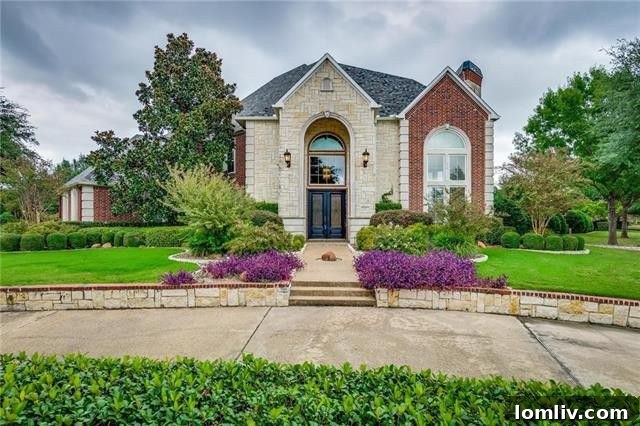 Exterior view of 212 Brazos Lane, a luxurious Sunnyvale estate