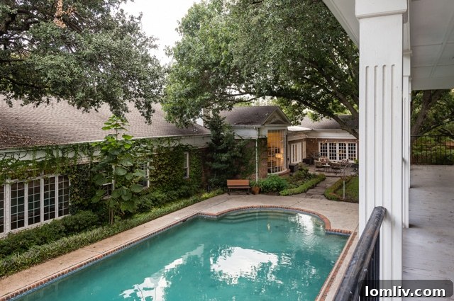 Guest quarters above cabana near pool