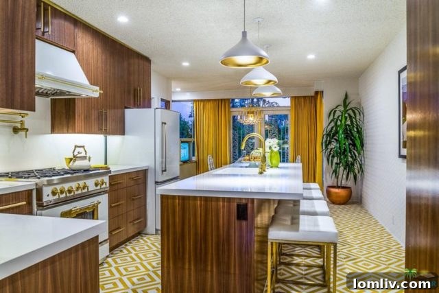 Frozen in Time: Palm Springs' Midcentury Masterpiece 13 19842cbf742acfe386539a398ccfd076l-m38xd-w1020_h770_q80