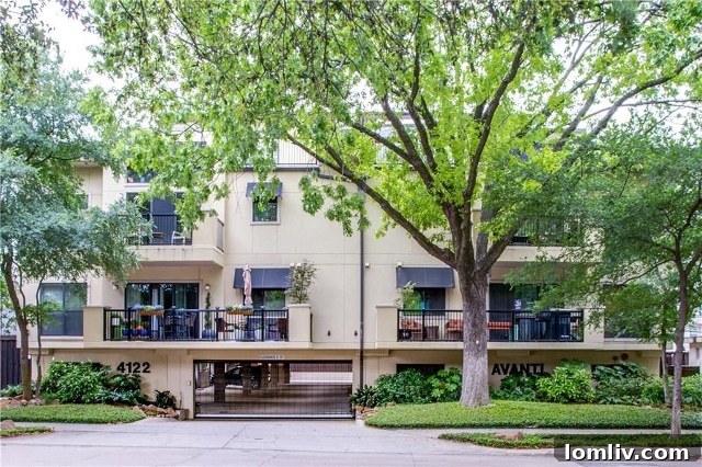 Low-Rise Living: Elevated Lifestyle, Grounded Costs 2 Avondale Avenue Low-Rise Flat Exterior in Oak Lawn, Dallas
