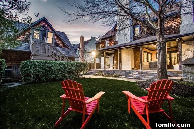 Outdoor Kitchen and Grill Area