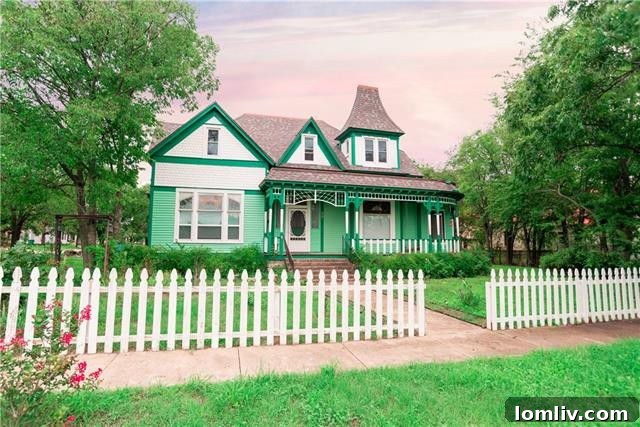 Historic Folk Victorian home with white picket fence in Dublin, Texas