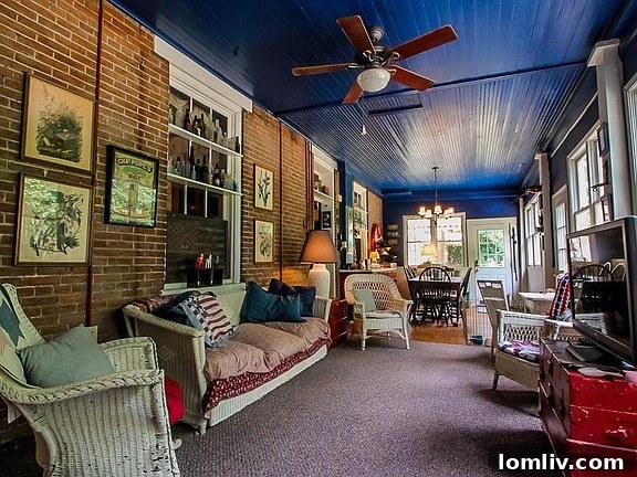 James Batterton House: A Sprawling Monument to Kentucky's Past 5 Batterton-Winding-Staircase