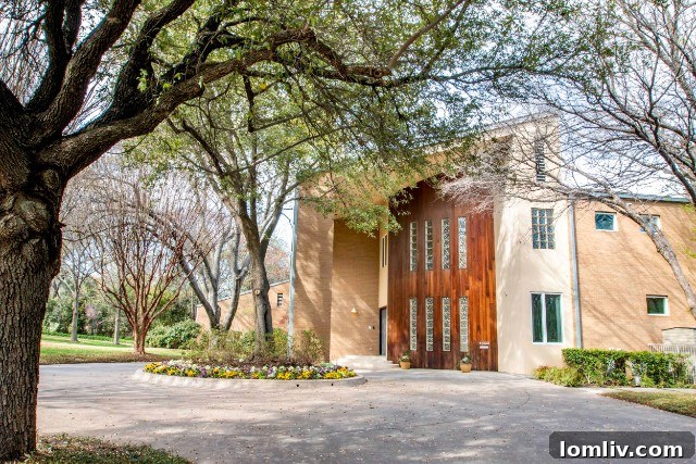 Contemporary home at 11322 E. Ricks Circle on Northaven Home Tour