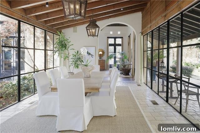 Dining room with courtyard views