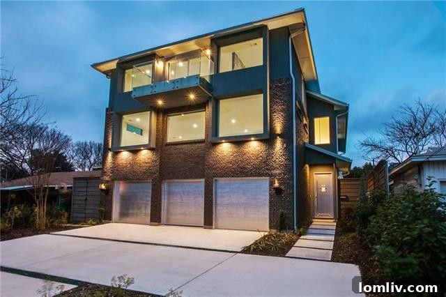 Holz & Stein Custom Home at 4339 Bonham St, Dallas, featuring modern architecture