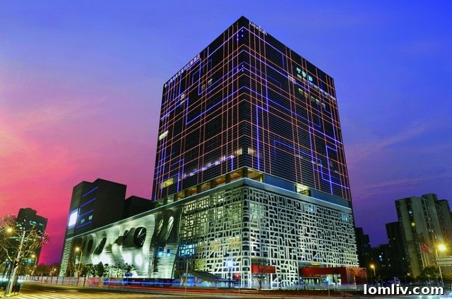 Arata Isozaki The Dallas Dilemma for Enduring Design 15 Zendai Himalayas Center: Interior Organic Forms