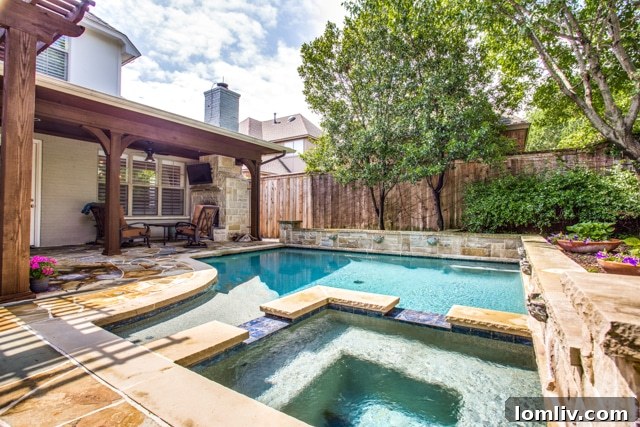 Private backyard with swimming pool and spa at 6654 Gascony Place