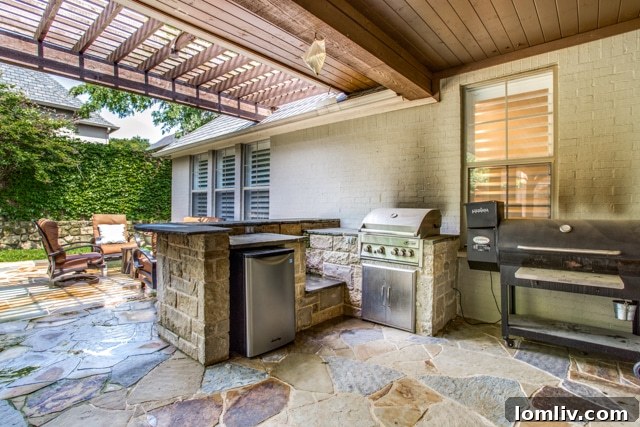Shaded and private outdoor living space at 6654 Gascony Place