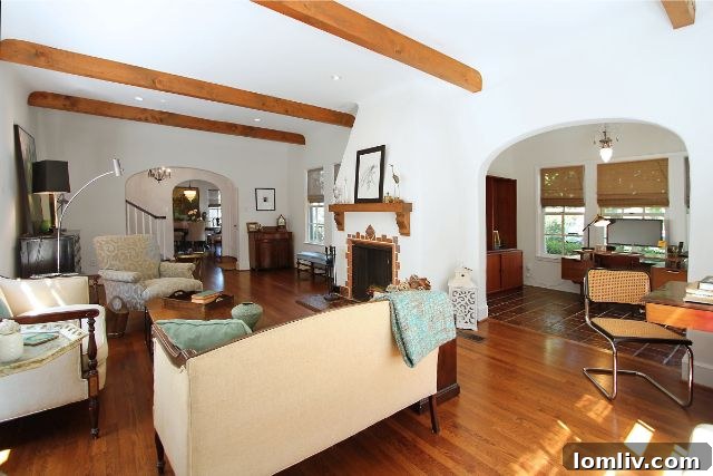 Interior Archway and Plaster Walls in a Historic Dallas Home