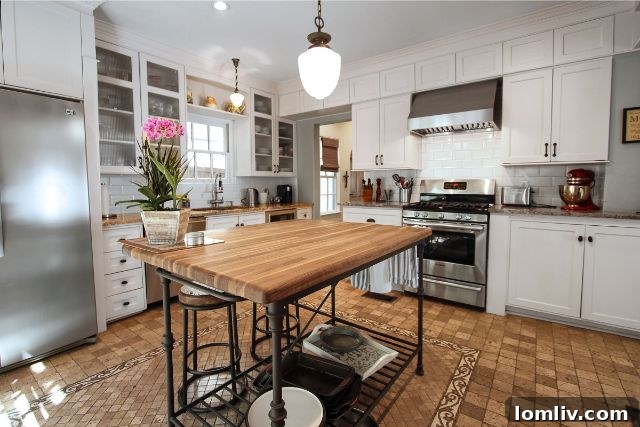 Modern Gourmet Kitchen with Stainless Steel Appliances and Granite Counters