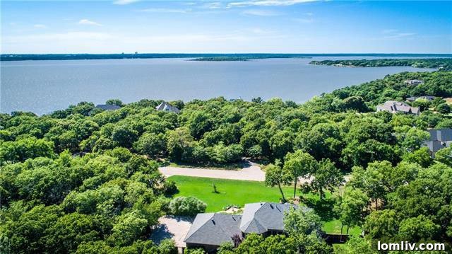 Lakeside tranquility and luxury homes in Oak Point, Texas