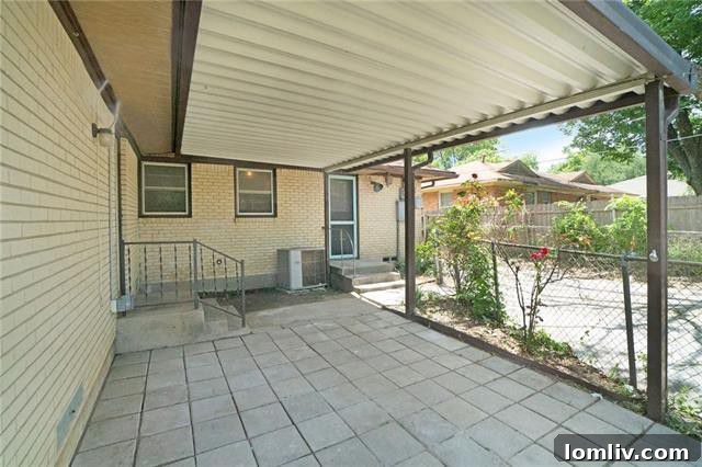 Covered Back Patio and Backyard