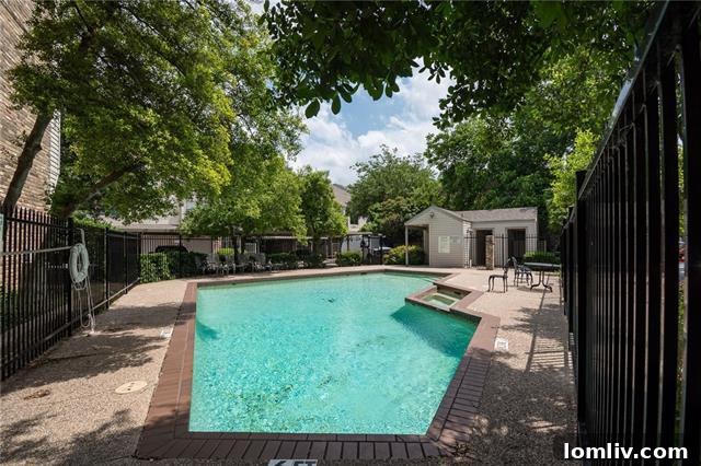 Cozy and inviting bedroom in the one-bedroom condo, perfect for restful nights in Lake Highlands, Dallas