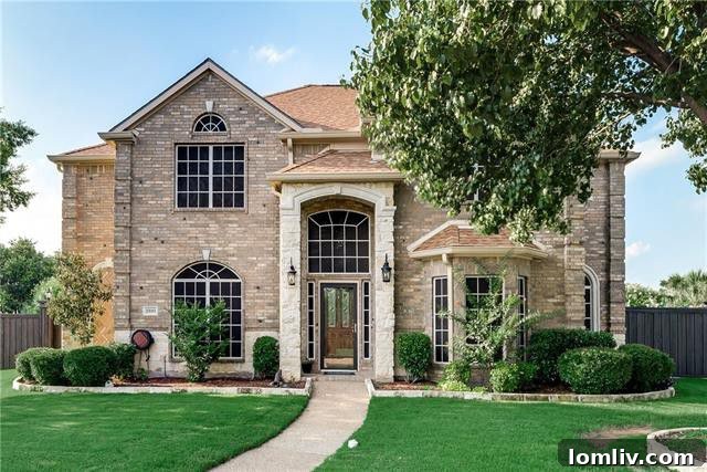 Stately brick home exterior in Kensington Estates