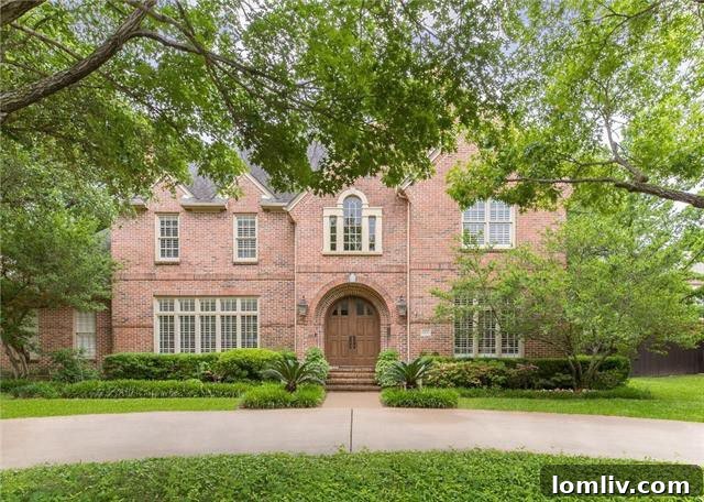 Welcoming circle drive and lush landscaping at 6530 Meadow Road, Preston Hollow