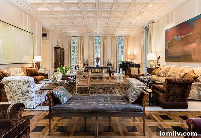 Interior elegance: a glimpse into one of the opulent rooms of the Crespi Estate.