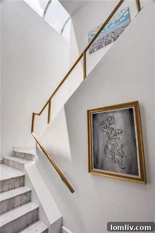 Dual Delights: Bud Oglesby's Twin Townhomes 7 Stephen Sills' Signature Touches: Marble and Brushed Brass in a Dallas Townhome