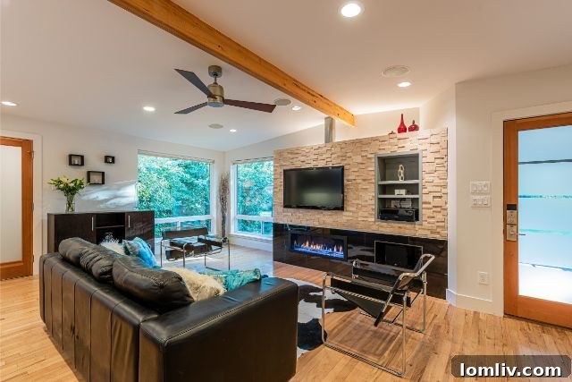 Bright, open living space seamlessly connecting to the dining area in a Dallas Midcentury Modern home