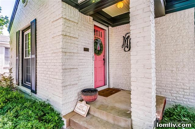 Vintage Forest Park Cottage: Ready for Your Charming New Chapter 3 Fort Worth Cottage Interior Living Room