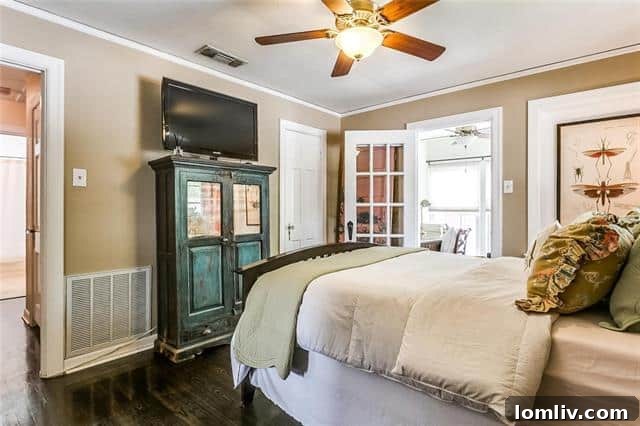 Vintage Forest Park Cottage: Ready for Your Charming New Chapter 8 Bedroom with Ceiling Fan