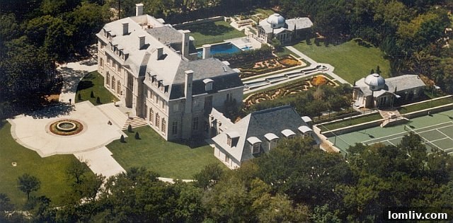 Architect Cole Smith pictured with his wife Sherry Hayslip Smith