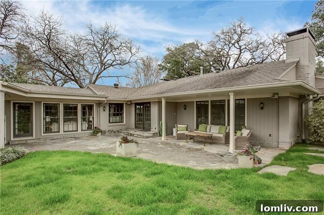 Crestwood Home Outdoor Patio