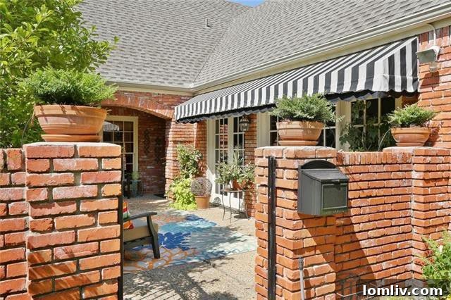 Hollywood Heights: Desert Charm or Timeless Brick 2 9785bbbf32513ba7eb9622265cd407b5l-m3xd-w1020_h770_q80